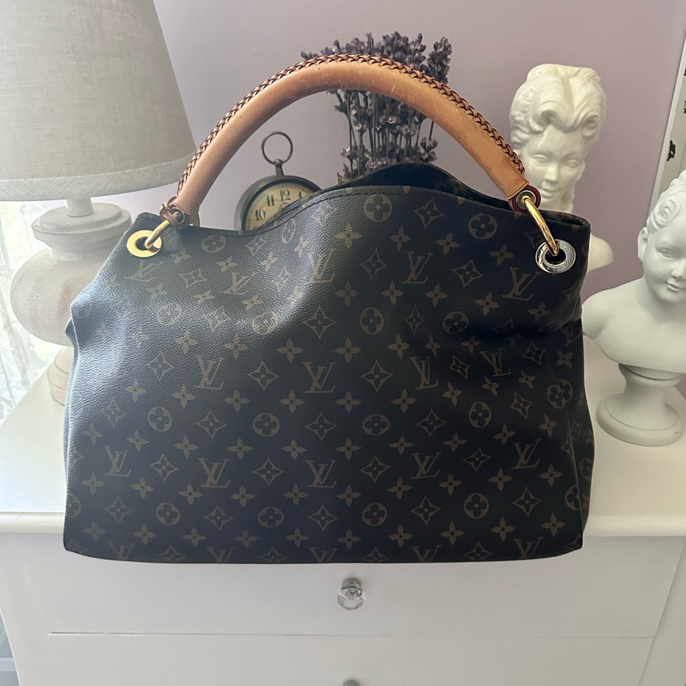 Louis Vuitton Artsy Black and Tan Shoulder Bag with Monogram - Picture 4 of 17